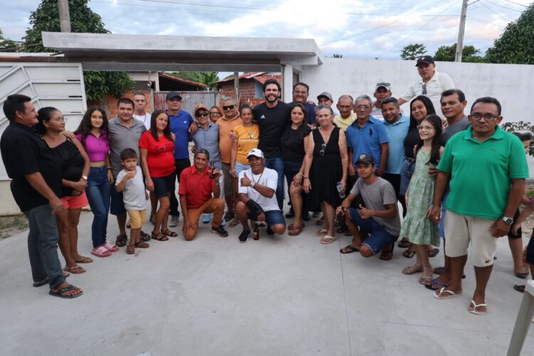 Deputado Marcus Kalume acompanha obra de calçamento na comunidade Alazão, em Lagoa de São Francisco